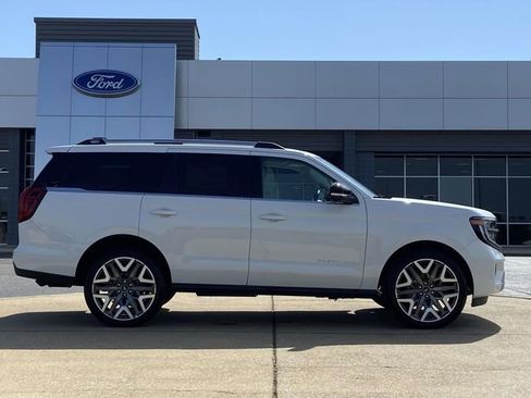 New 2026 Ford Expedition Platinum AWD/4WD image 2