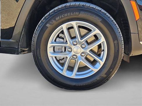 Used 2025 Jeep Grand Cherokee L Laredo RWD image 24