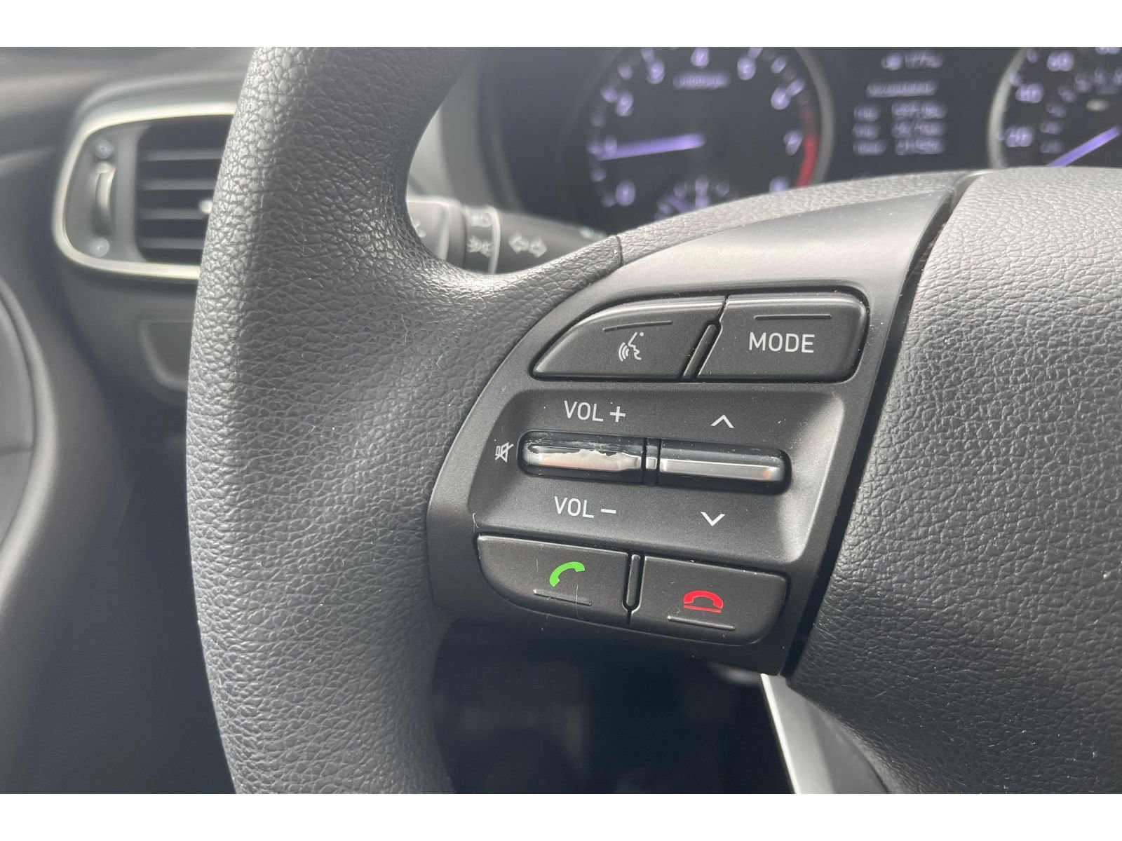Used 2018 Hyundai Elantra GT FWD image 32