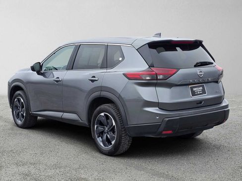Used 2025 Nissan Rogue SV AWD/4WD image 5