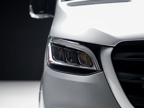 Used 2021 Mercedes-Benz Sprinter 3500 image 6