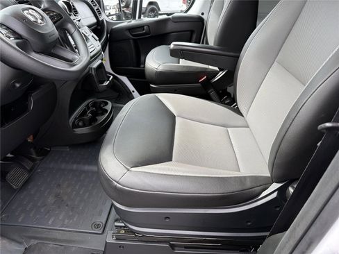 Used 2025 RAM ProMaster 2500 w/ Convenience Group FWD image 9