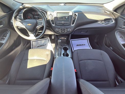 Used 2017 Chevrolet Malibu LT FWD image 29