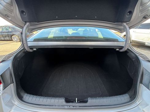 Used 2025 Hyundai Elantra Limited image 32