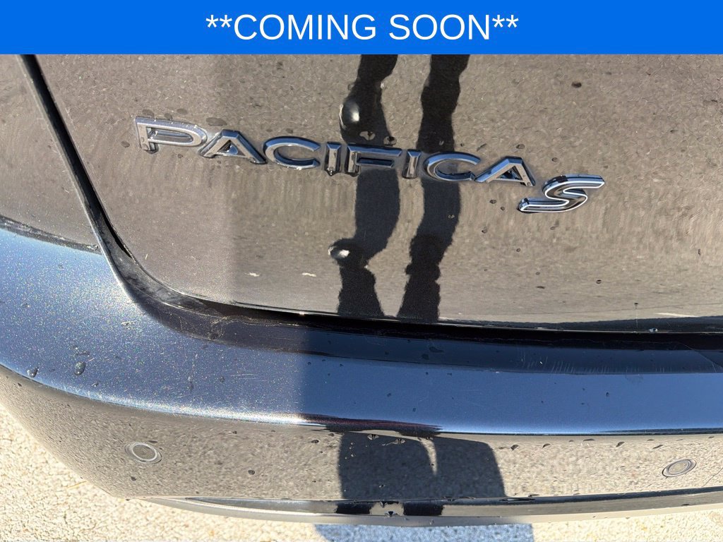 Used 2018 Chrysler Pacifica Touring-L w/ S Appearance Package FWD image 13