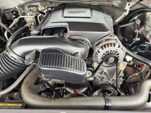 Used 2011 GMC Yukon SLT w/ SLT Chrome Package RWD image 32