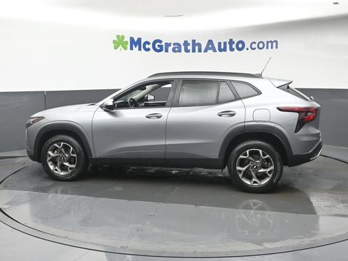 Used 2025 Chevrolet Trax LT w/ LT Convenience Package FWD image 23