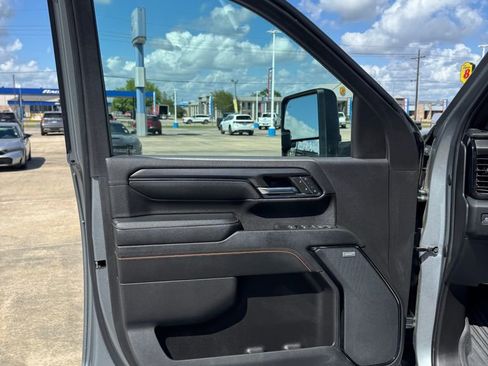 Used 2024 GMC Sierra 2500 AT4 w/ AT4 Preferred Package AWD/4WD image 10