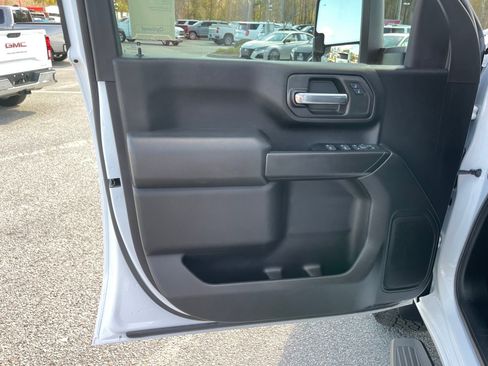 Used 2025 Chevrolet Silverado 2500 Custom w/ Custom Value Package image 11