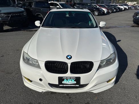 Used 2011 BMW 335i Sedan w/ Premium Pkg image 11