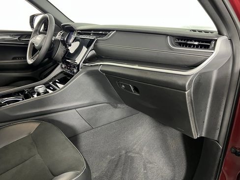 Used 2023 Jeep Grand Cherokee L Laredo image 34