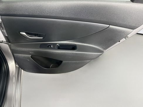 Used 2025 Hyundai Elantra SE FWD image 27