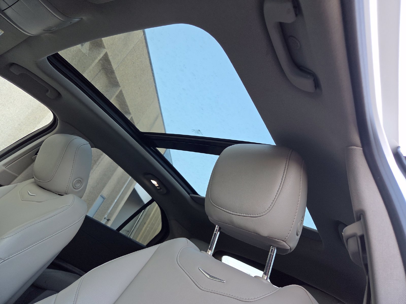 Certified 2023 Cadillac XT4 Luxury w/ Cold Weather Package FWD image 2