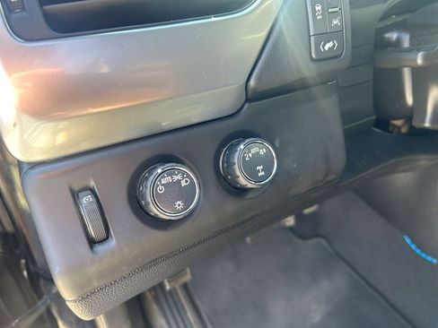 Used 2020 Chevrolet Suburban LT image 11