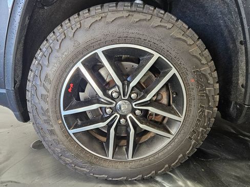 Used 2018 Jeep Grand Cherokee Trailhawk w/ Trailhawk Luxury Group AWD/4WD image 24