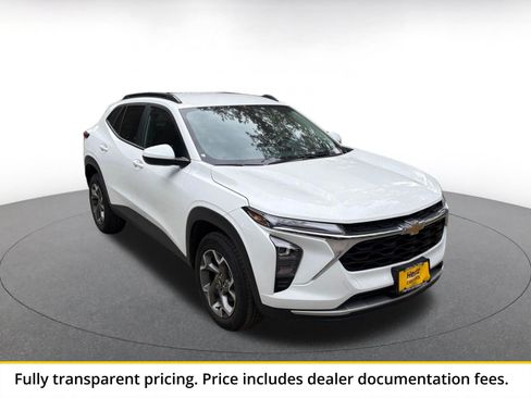 Used 2025 Chevrolet Trax LT FWD image 1