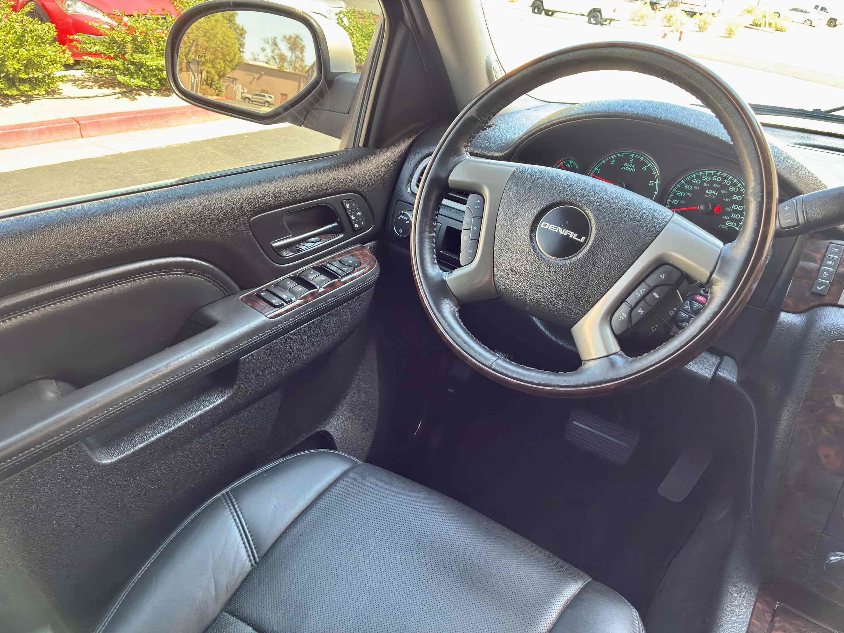 Used 2012 GMC Yukon Denali AWD/4WD image 17