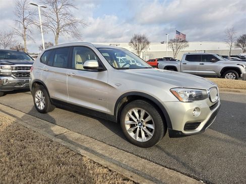 Used 2017 BMW X3 xDrive28i image 3