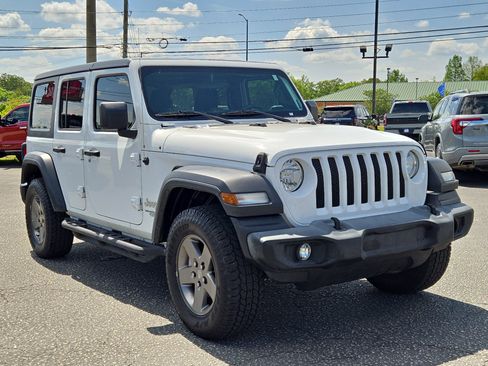 Used 2018 Jeep Wrangler Unlimited Sport AWD/4WD image 4