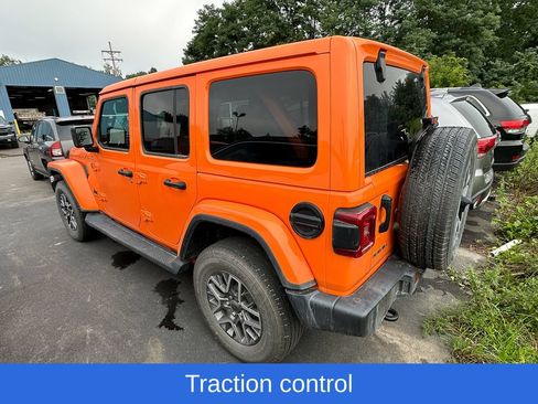 Used 2025 Jeep Wrangler Unlimited Sahara AWD/4WD image 5