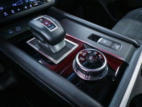 Used 2024 Mitsubishi Outlander SE image 21