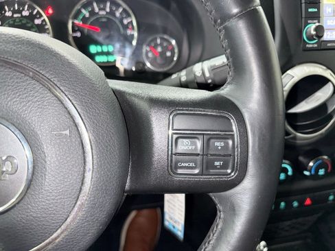 Used 2018 Jeep Wrangler Unlimited Rubicon w/ Connectivity Group AWD/4WD image 22
