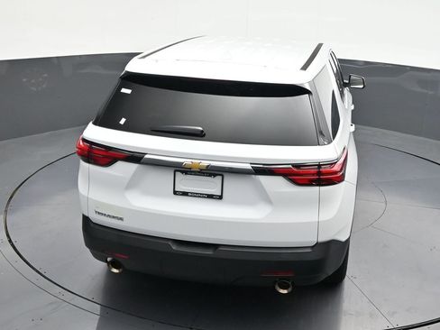 Used 2023 Chevrolet Traverse LS FWD image 18
