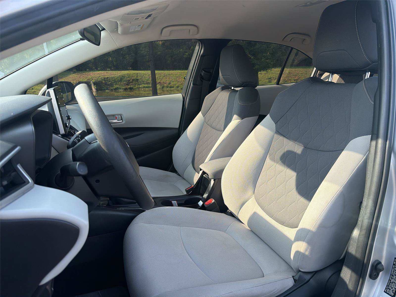 Used 2020 Toyota Corolla LE FWD image 23