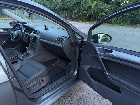 Used 2015 Volkswagen Golf S FWD image 16