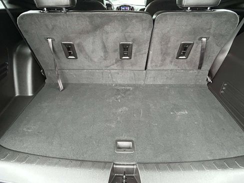 Used 2023 Chevrolet Traverse LT image 17