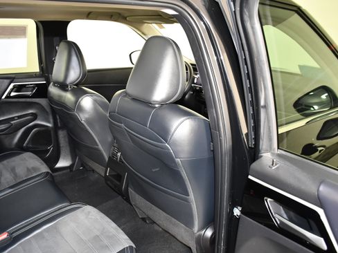 Used 2023 Mitsubishi Outlander SE AWD/4WD image 43