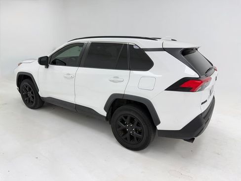 Used 2021 Toyota RAV4 LE FWD image 17