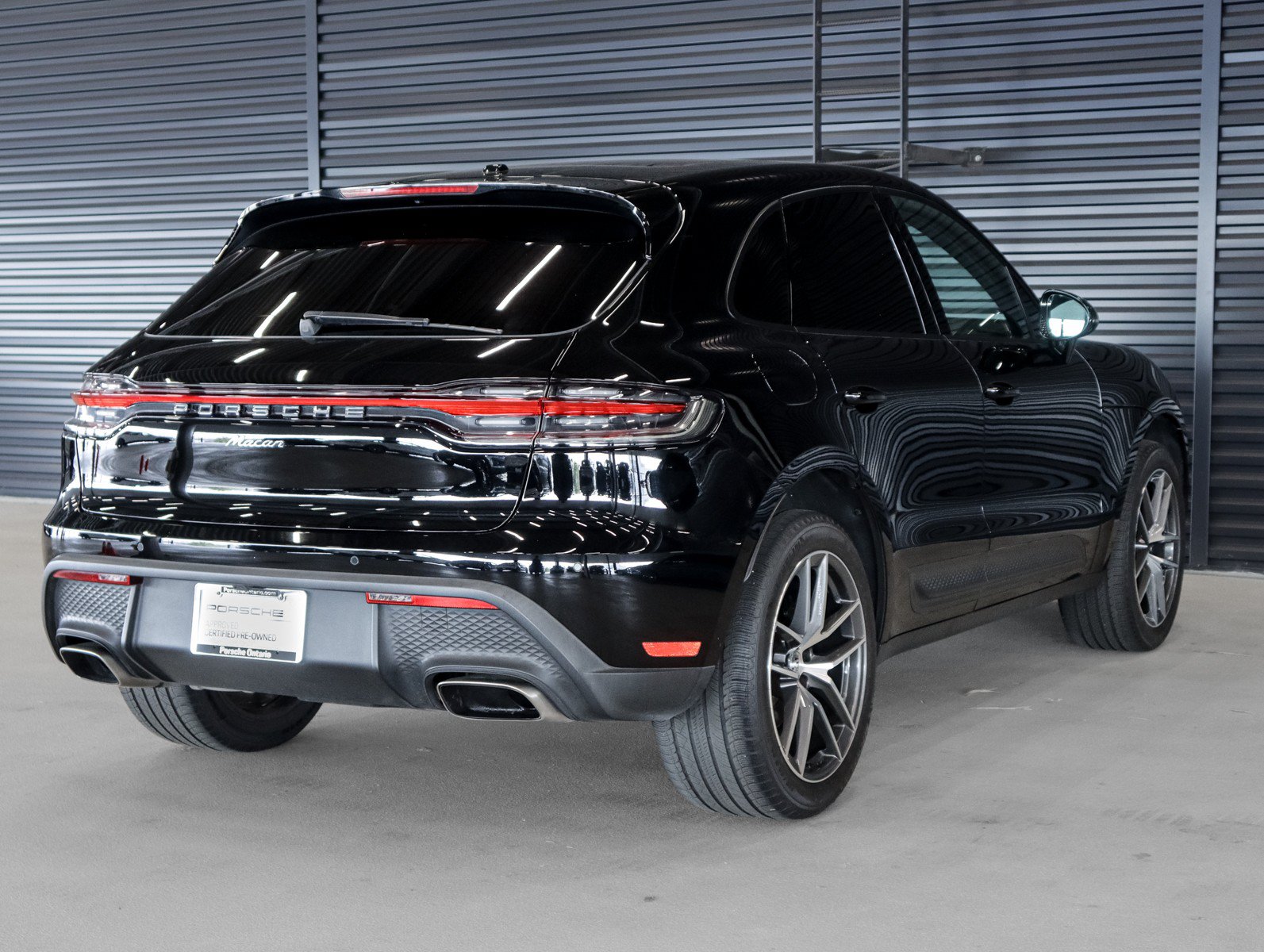 Certified 2023 Porsche Macan AWD/4WD image 10