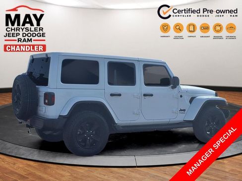 Used 2022 Jeep Wrangler Unlimited Sahara AWD/4WD image 21