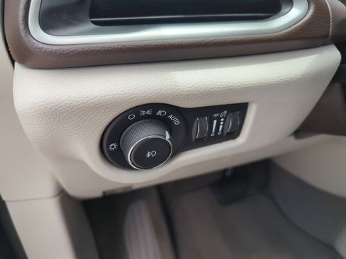 Used 2018 Chrysler Pacifica Touring-L w/ Advanced Safetytec Group FWD image 26