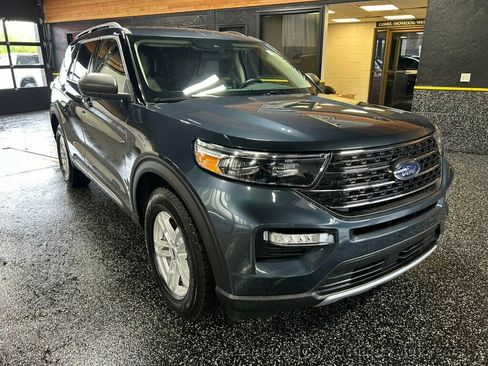 Used 2022 Ford Explorer XLT AWD/4WD image 9