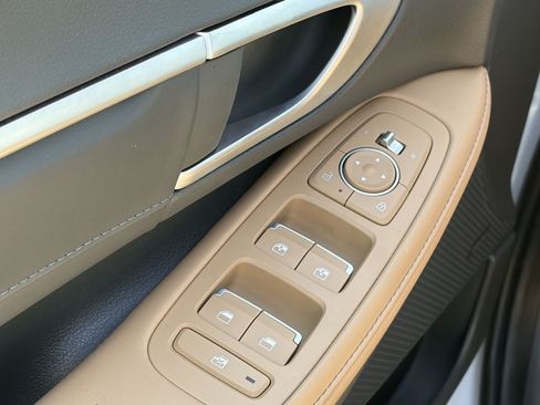 Used 2025 Hyundai Sonata Limited FWD image 8