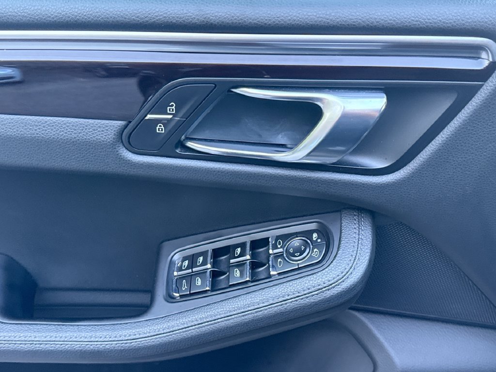 Used 2020 Porsche Macan AWD/4WD image 15