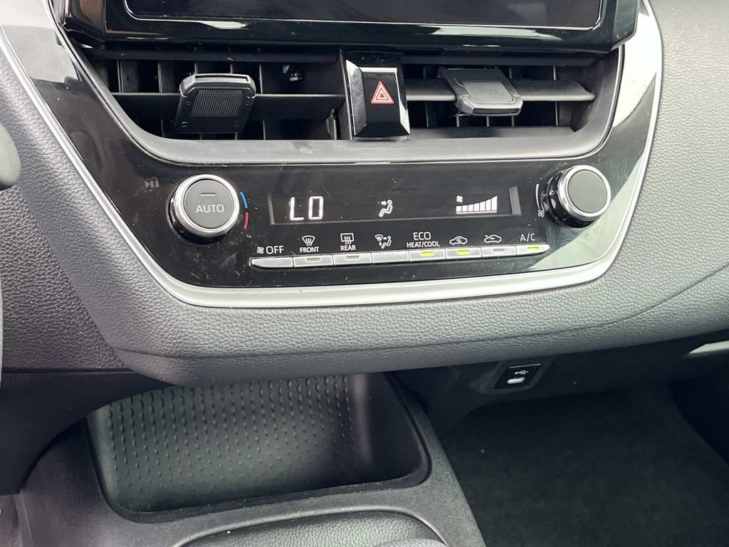 Used 2025 Toyota Corolla LE FWD image 29