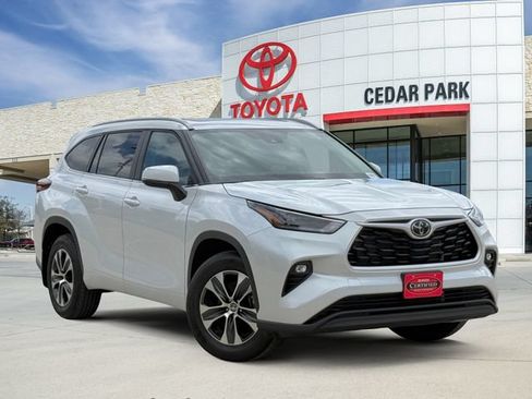 Used 2026 Toyota Highlander XLE AWD/4WD image 1