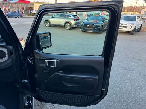 Used 2024 Jeep Wrangler Unlimited AWD/4WD image 13