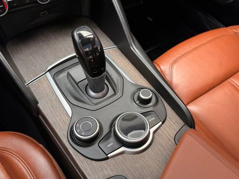 Used 2017 Alfa Romeo Giulia Ti RWD image 45