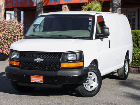 Used 2016 Chevrolet Express 2500 RWD image 4