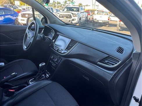 Used 2020 Buick Encore Preferred image 20