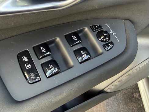 Used 2025 Volvo XC90 B6 Plus image 15