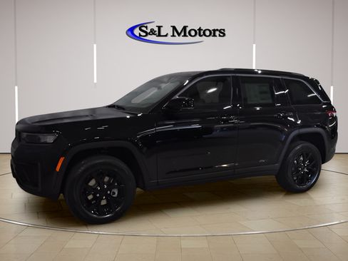 New 2026 Jeep Grand Cherokee Altitude AWD/4WD image 3