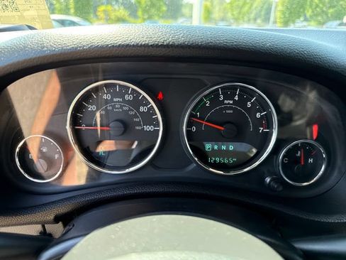 Used 2016 Jeep Wrangler Unlimited Sahara w/ Connectivity Group AWD/4WD image 12