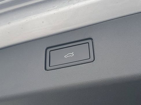 New 2026 Volkswagen Tiguan SE image 8