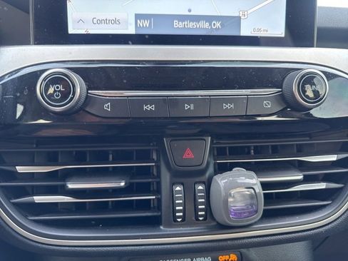 Used 2020 Ford Escape SE image 14