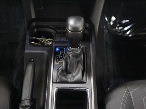 Used 2016 Toyota Tacoma TRD Sport image 16